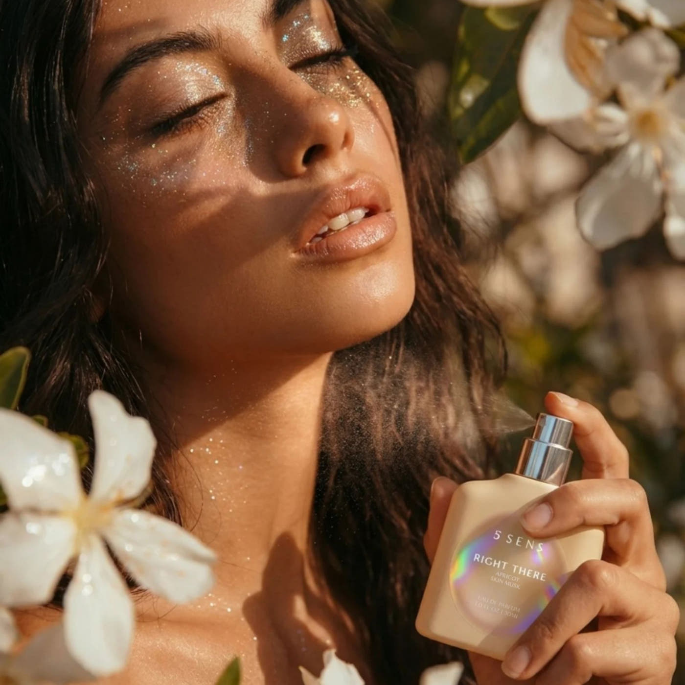 Model wearing 5 SENS Right There Eau de Parfum